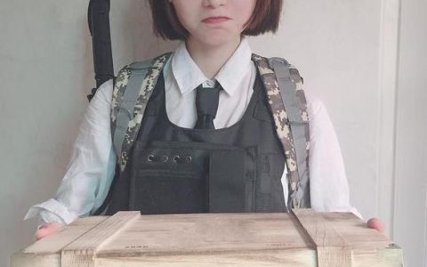 《绝地求生巴西女辅助中国首播-电竞新星Mayumi闪亮登场》